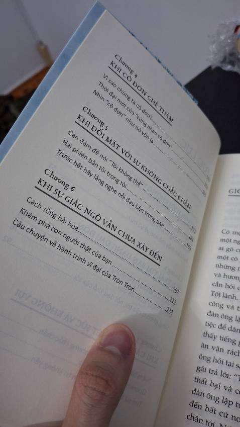 Mình vô tình thấy được cuốn sách này khi đang lướt tiki , và lúc đó mình cũng đang ở trong hoàn cảnh của tựa đề cuốn sách này nên mình đã quyết định mua . Kh biết là có thể tìm được giải pháp hay không , nhưng nếu đọc bằng suy nghĩ chậm thì chắc có thể thấu được!!