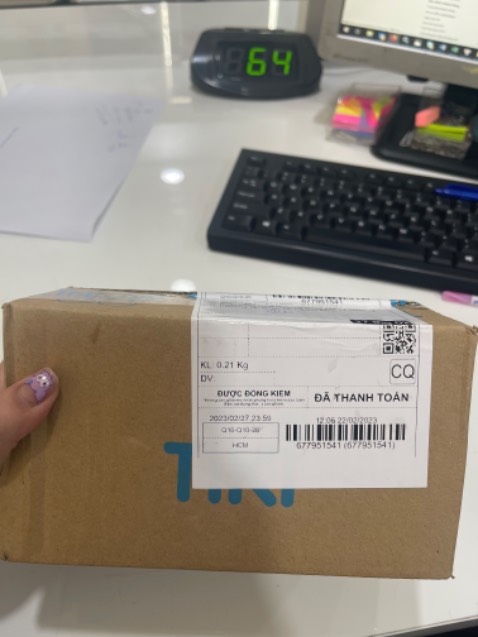 NGƯỜI GIAO HÀNG: mình không hề chê mình đặc biệt ấn tượng tốt với đội ngũ giao hàng bên TIKI, cũng có thể tuyến địa chỉ giao hàng của mình đều gặp các anh giao hàng thân thiện xịn sò

SẢN PHẨM: mình ưng nên thấy TIKI có combo rẻ lại tặng quà ok ổn áp nên mua, thật sự chia sẻ là TIKI có deal này bên nhà Anessa cực kỳ ổn thoả, mình có lời khen với đội ngũ hợp tác 2 bên, đỉnh chóp, không cần bàn sản phẩm vì mình xài hợp vad rất thích, kiềm dầu tốt và có tone up da nhẹ để cả ngày không bị xuống tone, da vẫn rạng ngời ráo mịn, chất dễ tán không bị vón cục, chỉ biết khen về sản phẩm thôi

GÓI HÀNG: mình thích cách gói hàng bên TIKK vì không để tên sản phẩm KH mua trên bill và đa phần hàng đến tay mình đều còn rất chỉnh chu và đẹp đẽ, có thể ở phần đóng gói và anh giao hàng có sự kỹ lượng nhẹ nhàng vs hàng của KH

TIKI: cái khiến mình đánh giá không cao là ở khâu nhà vận chuyển xử lý cồng kềnh đối với đơn hàng của mình, mình không có nhu cầu giao gấp và nói thẳng phí ship 50k nên tính ra mình chẳng hời bao nhiều, mình chọn giao fast bth nhưng chả hiểu sao tách đơn mình ra làm 2, mua sp tặng kèm quà mà sp 1 đơn quà 1 đơn :)) đã thế còn tính 4k (hẳn là VAT) cho từng đơn :)) thấy rất chi cồnh kềnh và phiền phức.