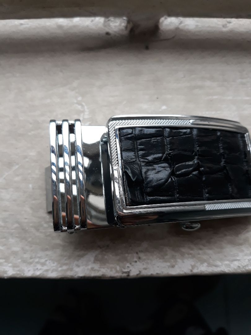 Đặt hàng 2 lần mới nhận được, vừa nhận hàng hí ha hí hửng, mở ra hàng lỗi buồn hết cả người.