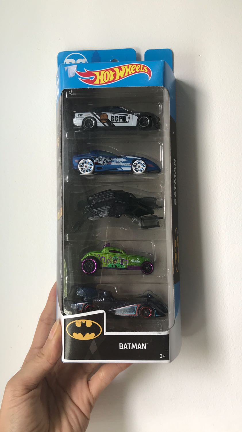 Ko dc chon kieu mau dang phai Chiu. Da vay con giang lan, 5 chien xe Thanh 4 chiec kem theo 1 mieng nhua den den xau xi gi dau, tinh ra gia thanh nay la Mua mac qua...