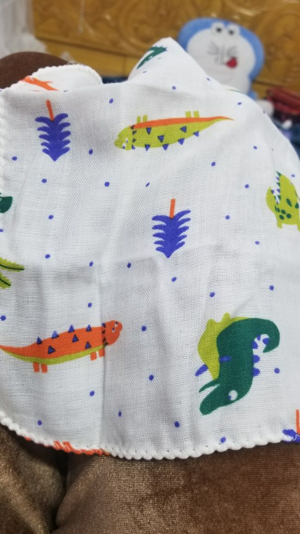 giá cả phải chăng, giao hàng nhanh, dịch vụ tốt. Bọn trẻ con đã ăn thử và rất thích. còn đc tặng khăn khủng long nữa. sẽ ủng hộ shop nhiều nữa.