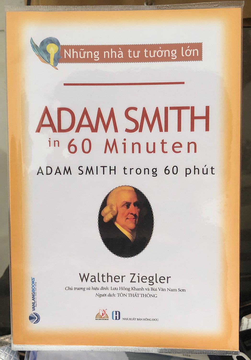 Đóng gói ẩu, mua hết bộ 9 quyển thì quyển này bị gãy góc, may là ko nặng và mấy quyển kia cũng ko đến nỗi. Nhưng cái vấm đề đóng gói hàng của Tiki thật sự tệ! 
ADAM SMITH đúng là vị tổ phục của chủ nghĩa tư bản. Với lý thuyết nổi danh "bàn tay vô hình", ông hé lộ bị mật thành công của chủ nghĩa tư bản: Mỗi một người dù ích kỷ, chỉ biết đeo đuổi lợi ích riêng tư, cũng mang lại điều tốt đẹp nhất cho cộng đồng, cho dù họ có ý định đó hay không.