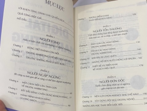 Quyển sách về DIGITAL MARKETING nhưng cực kì dễ hiểu, dễ áp dụng, không có thuật ngữ, không có các chỉ số kỹ thuật rối rắm. Đọc rất cuốn, ai đang gặp khó khăn trong khâu Marketing nên đọc 1 lần - à không, nên đọc nhiều lầnn

Tiki giao sách rất nhanh, gói cẩn thận. Bìa sách rất độc đáo, hiệu ứng 3D rất bắt mắt. Nội dung hay