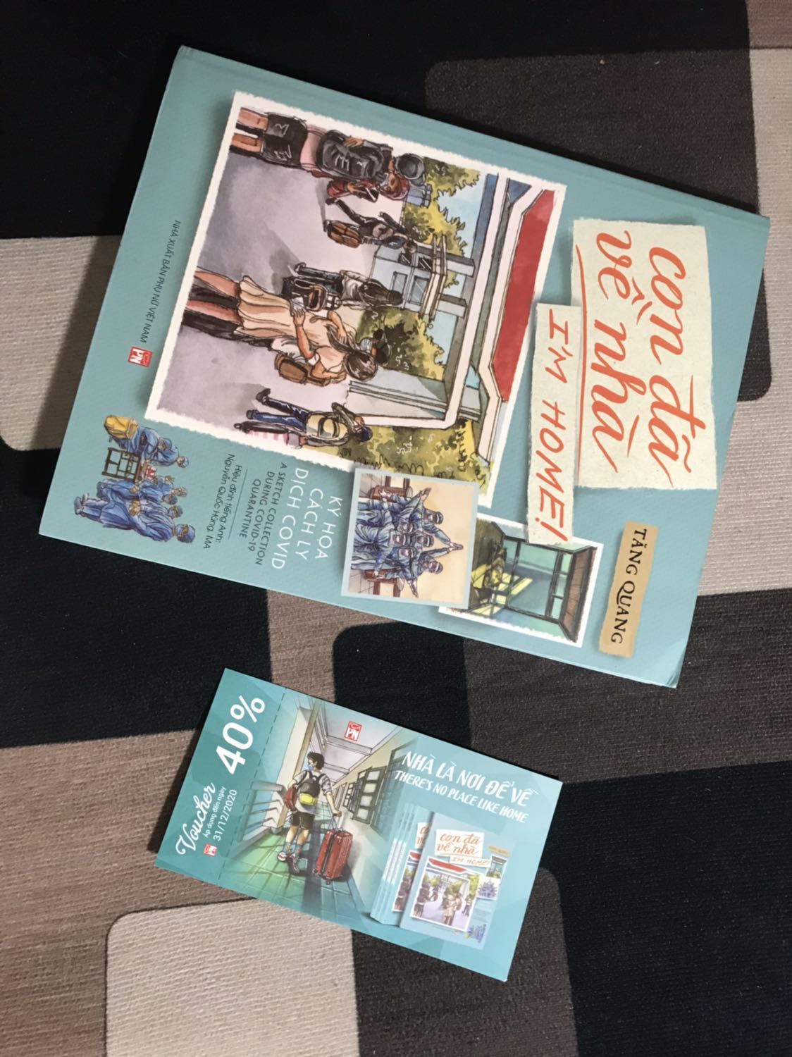 Sách đẹp lắm, in màu toàn bộ. Các bức tranh có nét vẽ dễ thương. Lời văn dí dỏm hài hước mà cũng rất cảm động. Sách in song ngữ Anh Việt. Sách của Phụ nữ được biên tập dàn trang cẩn thận.