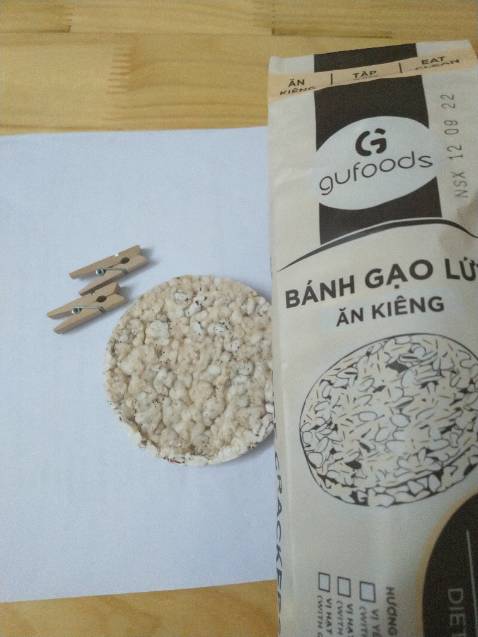 Ăn riêng sẽ giống ăn bỏng không đường ý mọi người. Người ta ăn với bơ hạt, hoa quả, hoa quả sấy chứ mình là mình chỉ thích ăn như này thôi. Lần đầu mình mua combo 3 túi như hình ý đc tặng kẹp gỗ để kẹp miệng túi luôn nhé. Ăn riêng sẽ giống ăn bỏng không đường ý mọi người. Người ta ăn với bơ hạt, hoa quả, hoa quả sấy chứ mình là mình chỉ thích ăn như này thôi. Lần đầu mình mua combo 3 túi như hình ý đc tặng kẹp gỗ để kẹp miệng túi luôn nhé.