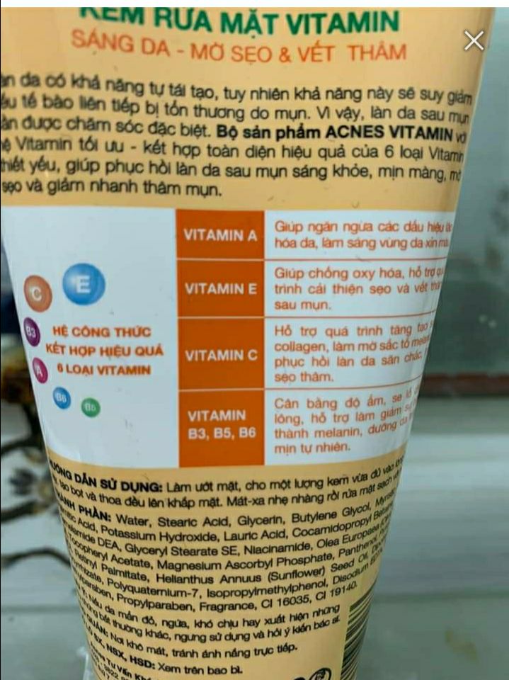 sau một tháng sử dụng, mình cảm thấy tình trạng mụn viêm đã giảm hẳn, làn da mịn màng hơn. 
-Kem rửa mặt Acnes Vitamin Cleanser kết hợp các vitamin cần thiết cho làn da như vitamin E, C, A, B3, B5, B6 đặc biệt thích hợp cho việc chăm sóc và cải thiện làn da sau mụn
-Chất kem đặc, có màu vàng nhạt. Bên cạnh đó thì có một mùi hương thơm rất dễ chịu. sau một tháng sử dụng, mình cảm thấy tình trạng mụn viêm đã giảm hẳn, làn da mịn màng hơn. 
-Kem rửa mặt Acnes Vitamin Cleanser kết hợp các vitamin cần thiết cho làn da như vitamin E, C, A, B3, B5, B6 đặc biệt thích hợp cho việc chăm sóc và cải thiện làn da sau mụn
-Chất kem đặc, có màu vàng nhạt. Bên cạnh đó thì có một mùi hương thơm rất dễ chịu.