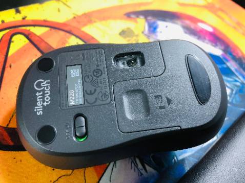 giá tốt, gõ nhẹ, không hoàn toàn im lặng, nhưng cũng ok, nhưng chuột và bàn phím chung 1 receiver, nếu chuột hư thì mua chuột khác lại thêm 1 receiver nữa :(