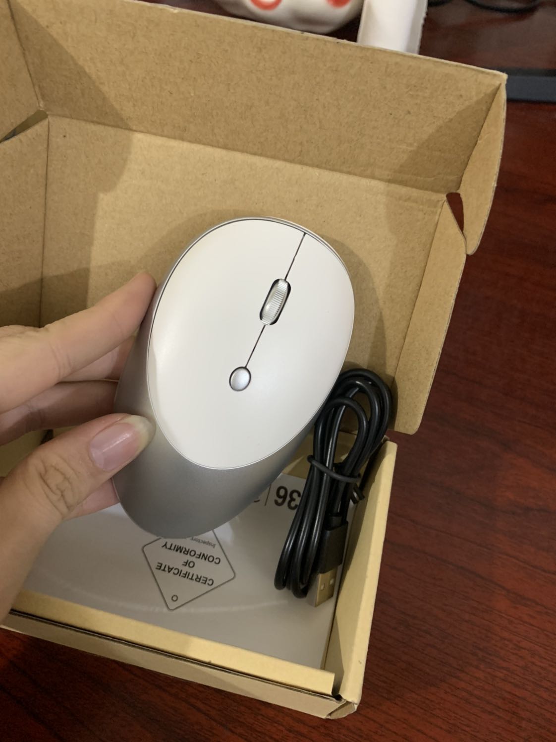 Chuột rất xinh thiết kế lạ mắt, mình siêu thích các con chuột mỏng, nhẹ, mix màu nhìn cũng hay hay, shop bán các mẫu chuột rất đã dạng. Mình ủng hộ shop mong shop phát triển hơn nữa