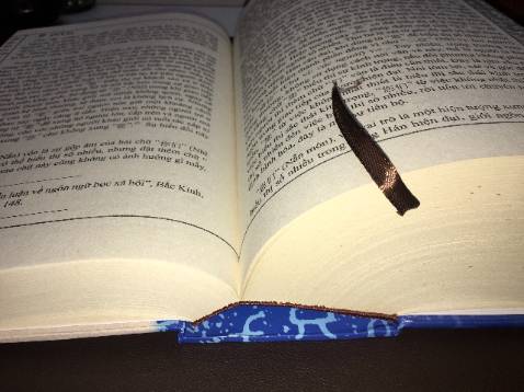 Quyển 3 dày hơn 2 quyển còn lại một chút, quá là bự luôn kkk. Mục lục từ chữ 10 nét đến 18 nét. 
Sách đáng tin tưởng cho người muốn học hay để nghiên cứu thêm về chữ Hán. (Hoặc ai mua về đọc vui thôi cũng được, nhiều cái thú vị :))) mình là mình mê dữ lắm. Sách được bao bọc kĩ, đóng gói cẩn thận.)
______
Con xin chân thành cảm ơn các vị nhóm chủ biên, hai vị Giáo Sư và Tiến sĩ, nhóm biên soạn, nhóm dịch giả đã dày công tạo nên bộ sách đáng giá này 🔥