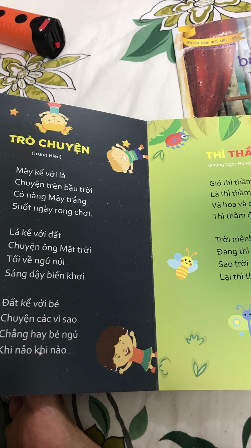 Sách đẹp lắm , giấy dày , những bài thơ dễ thương, có những trang trò chơi cũng thú vị