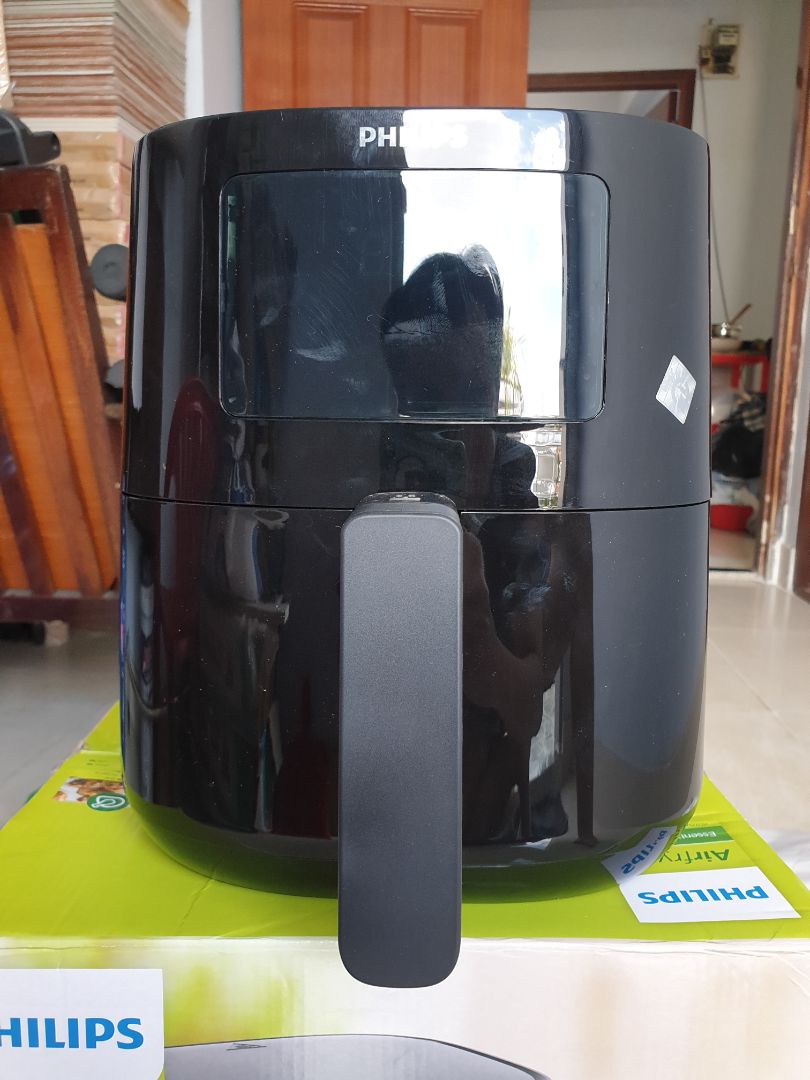 Thời gian giao hàng trễ hơn 1 ngày so với dự kiến nên trừ 1 sao
Shipper giao hàng thân thiện, được kiểm tra hàng trước khi thanh toán.
Sản phẩm mới nguyên, tự tay unbox nên thích lắm. Kiểu dáng, màu sắc sang trọng không bị cấn móp hay trầy xướt.
Đợt 12/07 vừa rồi Philips có chương trình Sale Sốc và áp dụng kèm voucher giảm giá nên mua được sản phẩm với giá rất tốt.
Sẽ trải nghiệm trực tiếp để xem chất lượng của Nồi Chiên Không Dầu nhà Philips thật sự có tốt không nhé.