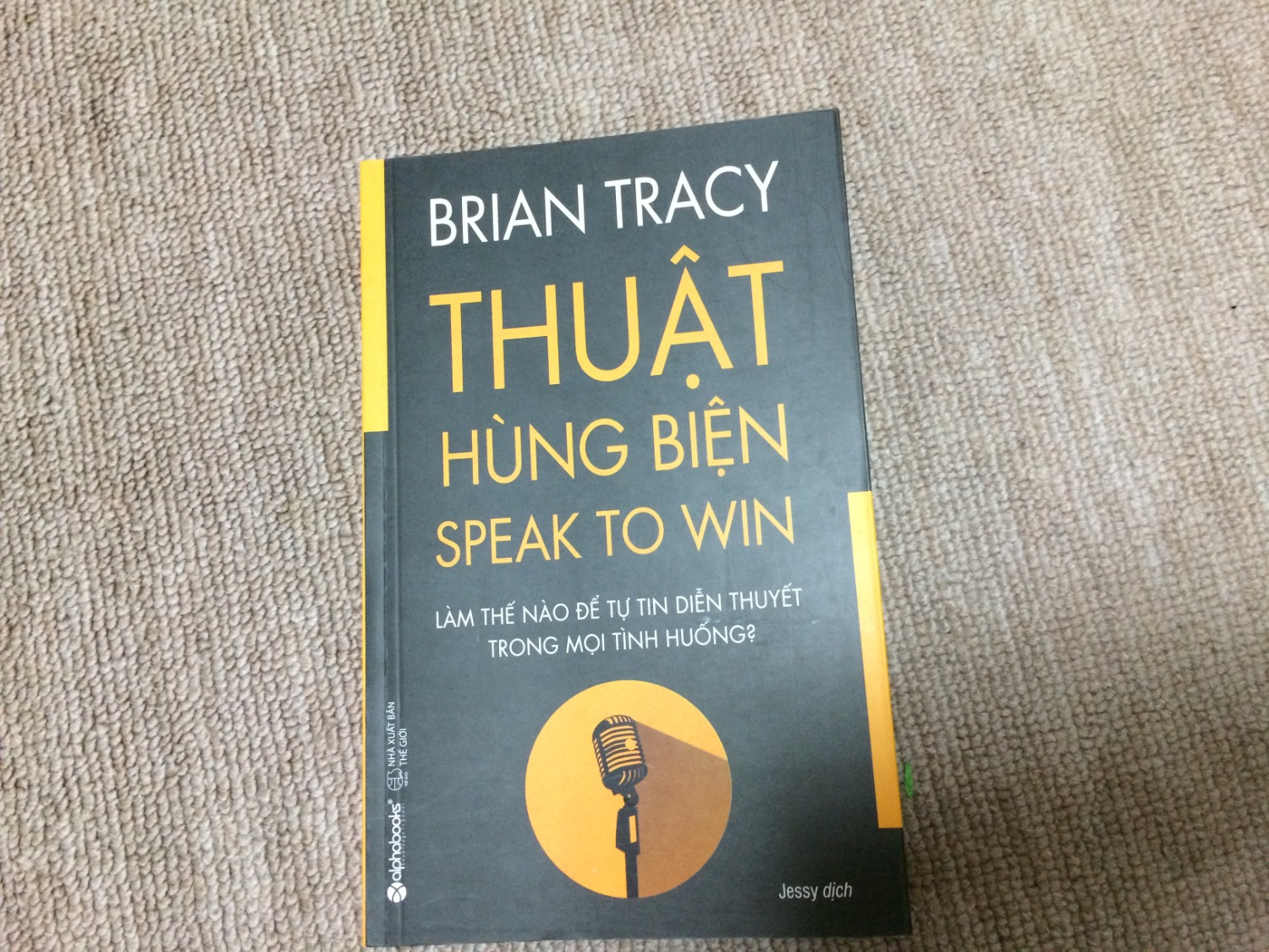 sách có chất lượng rất tốt. cầm rất nặng tay cá nhân mình thích điểm này. giao hàng tốt.