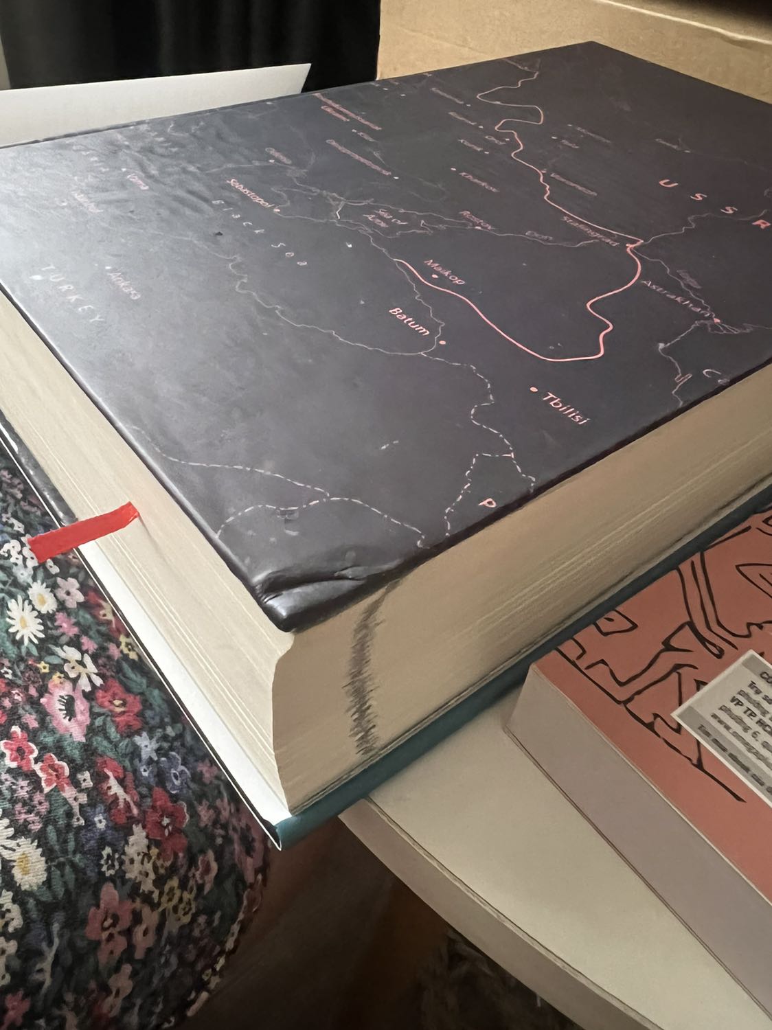 Sách vận chuyển bị gãy góc… làm con gái mình rất khó chịu🥴