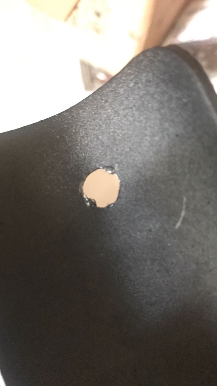 không thể chấp nhận dc. lỗ chốt vít lúc nào cũng còn mối hàn hoặc sắt dư trong dính ở lỗ . 
lần trc mua chiếc ebike cung bị lỗi nhu vay! thật sự không bit kinh doanh kiểu này sao cho công ty phát triển dc hay vậy BG vietnam