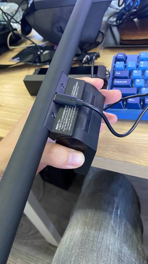 Để hình là Fighting có núm vặn, dành cho viền màn hình mỏng nhưng lại giao bản Young, nên không dùng được cho màn hình của mình, phải trả lại thôi.