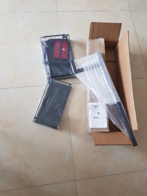 Sản phẩm chắn chắn, đẹp, đúng theo miêu tả. Nhưng sự tiện dụng đối với mình chưa nhiều. Mục đích mua kệ 3 tầng là phải để được nhiều đồ nhưng ống đũa quá nhỏ chỉ bỏ được vài đôi đũa, chỗ để thớt thì quá cao làm dư diện tích bên dưới mà thiếu ở trên vì vậy sự lựa chọn treo đồi phù hợp. Tầng dưới cùng ko để được chai dầu ăn và nước mắm (căn bản). Nếu nhà có kệ bếp ở trên thì nên đo kỹ trước khi mua vì khó lấy dao hoặc để các loại chai cao ở trên. Chung quy sp ok nếu biết trước thì mình mua 2 tầng vì 3 tầng cũng ko bỏ thêm được bao nhiêu.