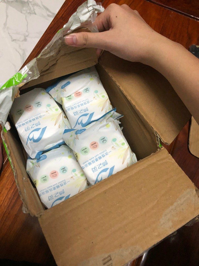 Dùng để đi du lịch được lắm luôn nè
Thấy bảo khăn lau ở khách sạn bẩn nên phải mua để chuẩn bị cho chuyến đi 
Mình mua 15 cái khăn nén cho nhiều người