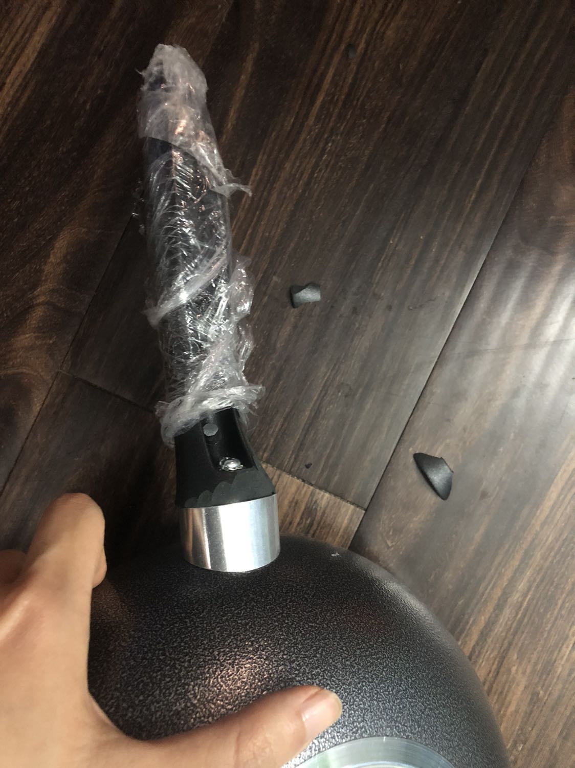 Chảo dùng tốt, mới coong, size vừa vặn. Tuy nhiên shop đóng gói ko cẩn thận nên trong quá trình vận chuyển phần cán cháo bị nứt như hình.