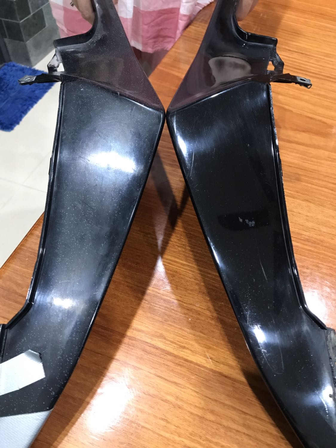 Sản phẩm rất tốt, đáng mua. Xe mình dính bụi sơn của mấy anh thợ sắt rất nặng. Tưởng bó tay rồi mà lại cứu được. Dễ dùng, dễ thao tác. Phối hợp với nước rửa kính là ok. Sản phẩm rất tốt, đáng mua. Xe mình dính bụi sơn của mấy anh thợ sắt rất nặng. Tưởng bó tay rồi mà lại cứu được. Dễ dùng, dễ thao tác. Phối hợp với nước rửa kính là ok.