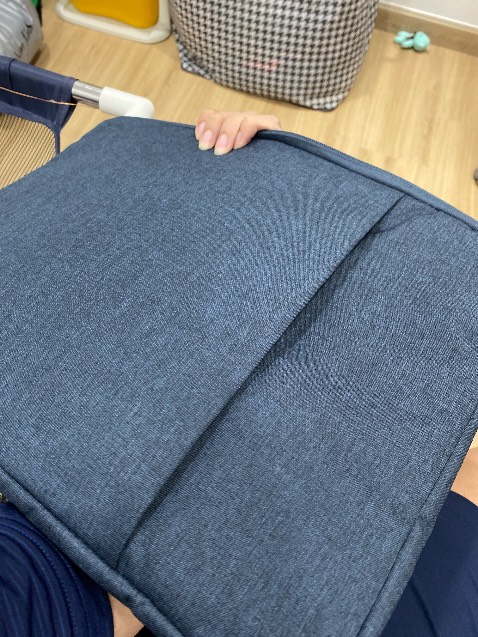 Túi vừa khít laptop Asus gaming của mình luôn. Chống ổn nhưng hạn chế để rớt.
Tiki gói hàng kỹ quá, ngồi bóc mỏi tay =)))