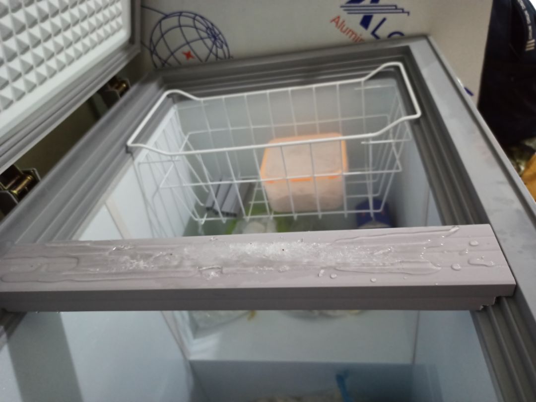 tủ mới đang chờ tiki báo hãng xử lý