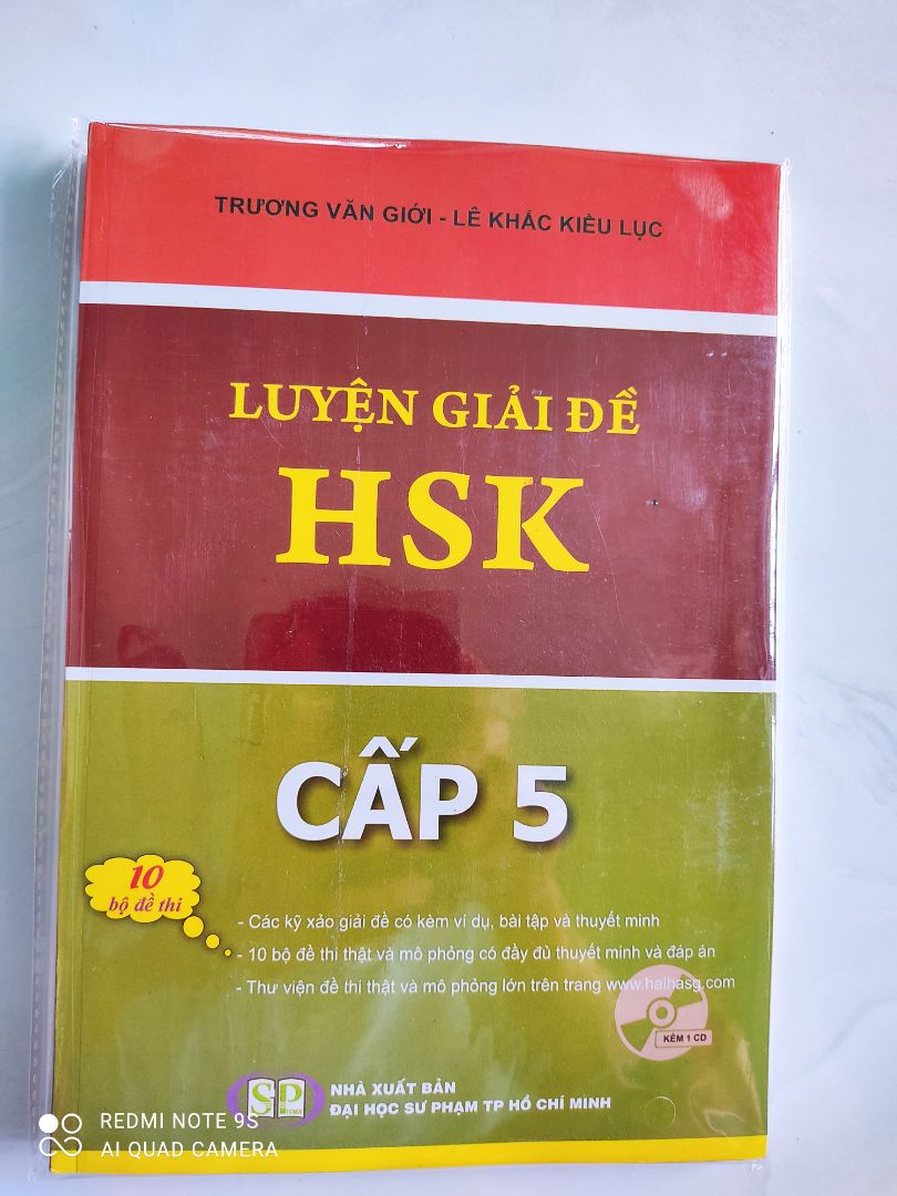 Sách hay, hướng dẫn mẹo làm bài chi tiết, giải thích đáp án kỹ, bài tập phong phú.