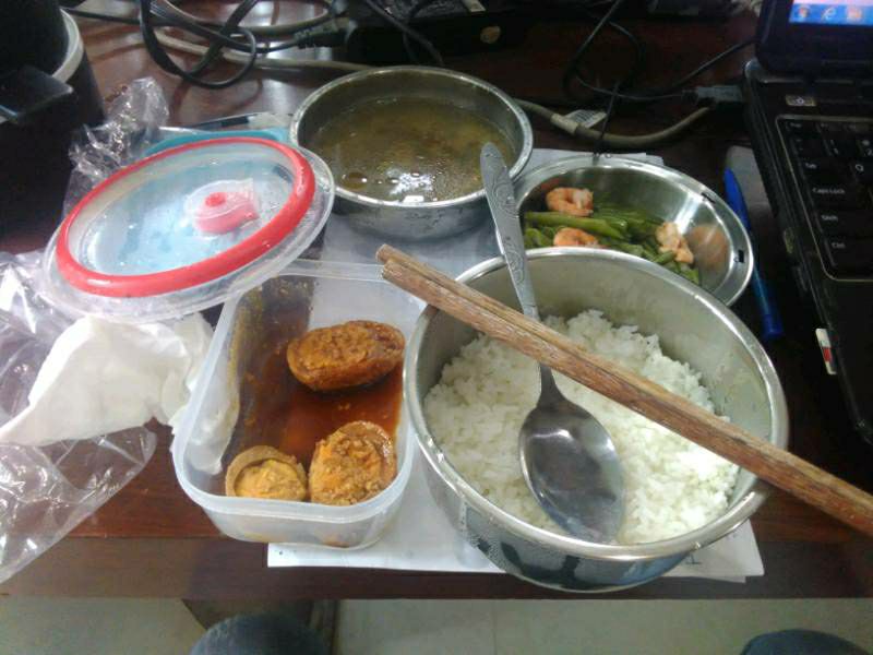 Hộp cơm đẹp, rất oke so vơi giá . hàng y hình mô tả, chuẩn chất lượng. cắm 1 lúc là có cơm nóng như cơm mới nấu ở nhà. rất tiện lợi luôn