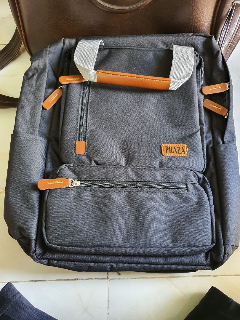 Tiki giao hàng nhanh, gói hàng đẹp chắc chắn. Hàng đúng mẫu, đẹp, vừa tầm giá. Bật mí: Hình cuối, có bàn ủi Lock&Lock và cả đế bàn ủi cũng mua trên Tiki đó. Tất cả đều làm tôi hà lòng