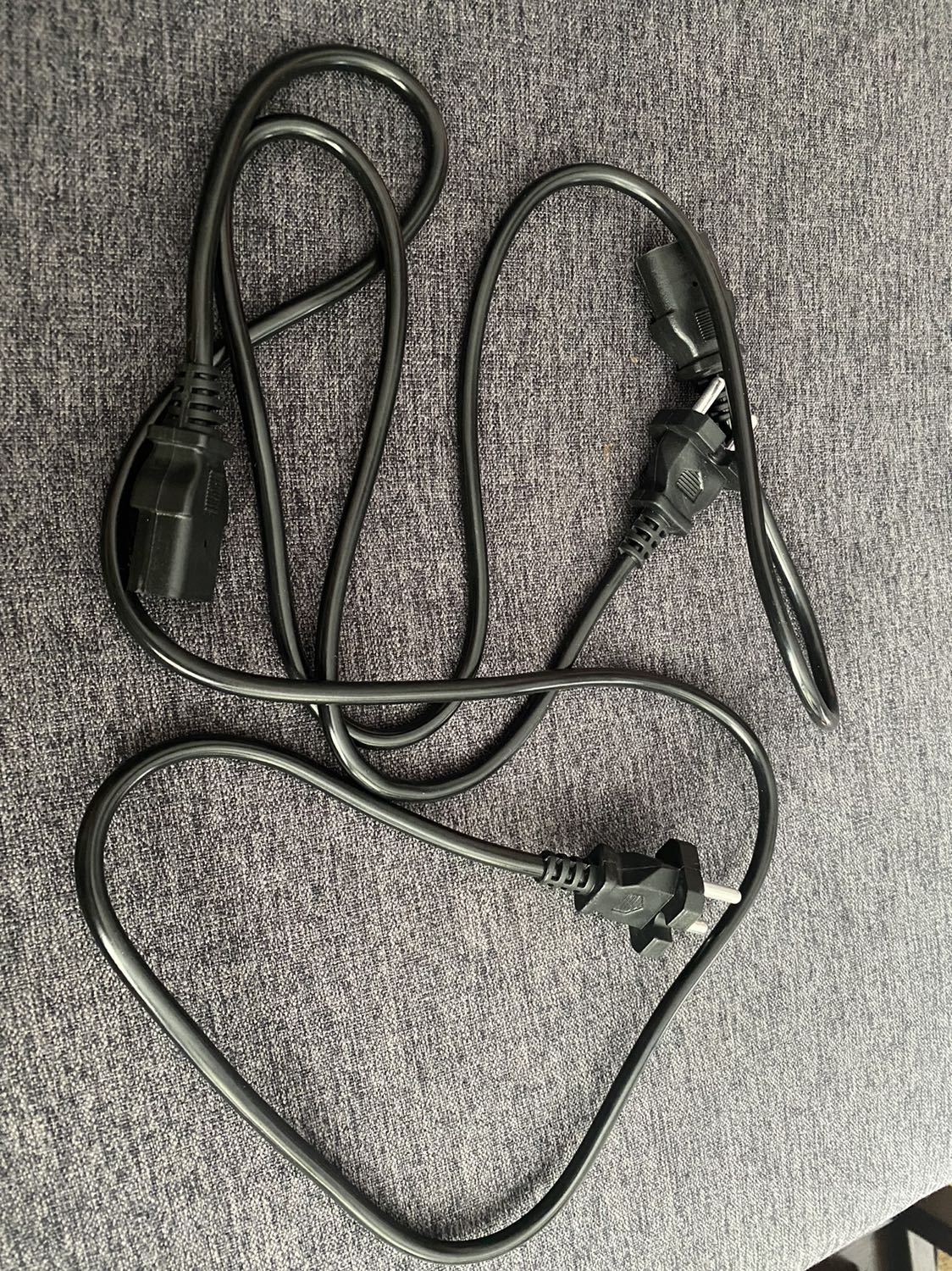 Dây nhỏ, không có thông số trên dây (thua mấy dây 17 ngàn), tưởng mua giá cao được dây chất lượng nhưng bị lầm, chất lượng hoàn toàn không tương xứng giá tiền