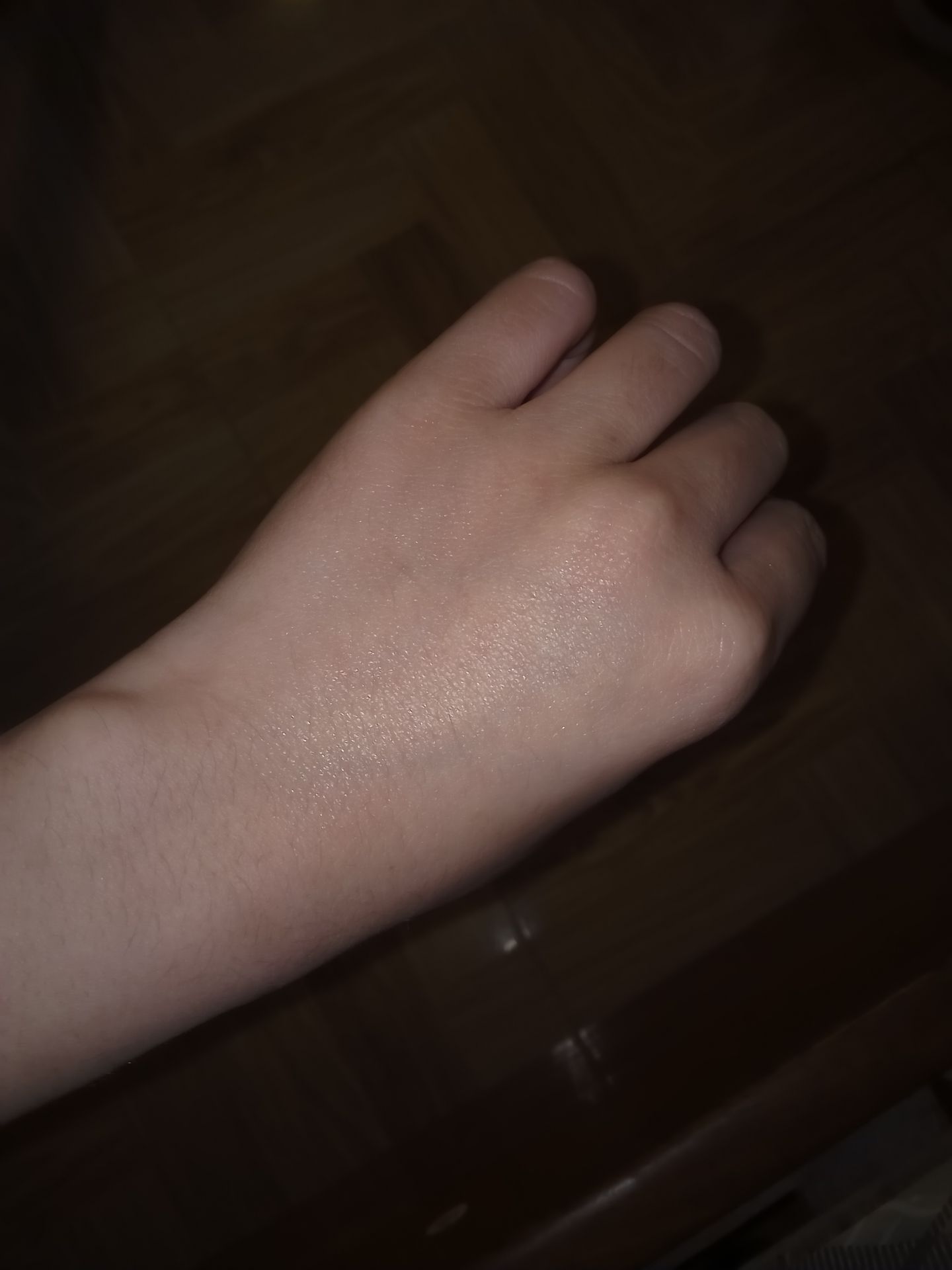 đây là một loại kcn dùng ngon, bổ, rẻ luôn ý ạ. Lúc đầu thoa có hơi bóng nhưng dạng sữa nên thẩm thấu vào da cũng nhanh lắm luôn. Ns chung là rất ưng luôn á. Tiki đợt này xử lí đơn hàng hơi lâu một xíu nhưng bù lại bác giao hàng NJV rất có tâm và thân thiện, mua hàng Tiki cx đã 3,4 năm nay nhưng lúc nào cx rất ưng nhất là chất lượng dịch vụ và thái độ của bác giao hàng hihi.