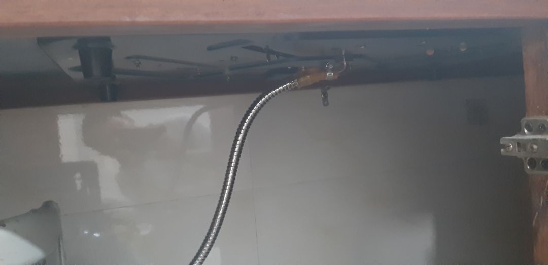 Bếp đẹp, chắc chắn. Có kiềng chắn gió 1 bên (xoay được 4 hướng), phù hợp khu vực bếp có gió lùa