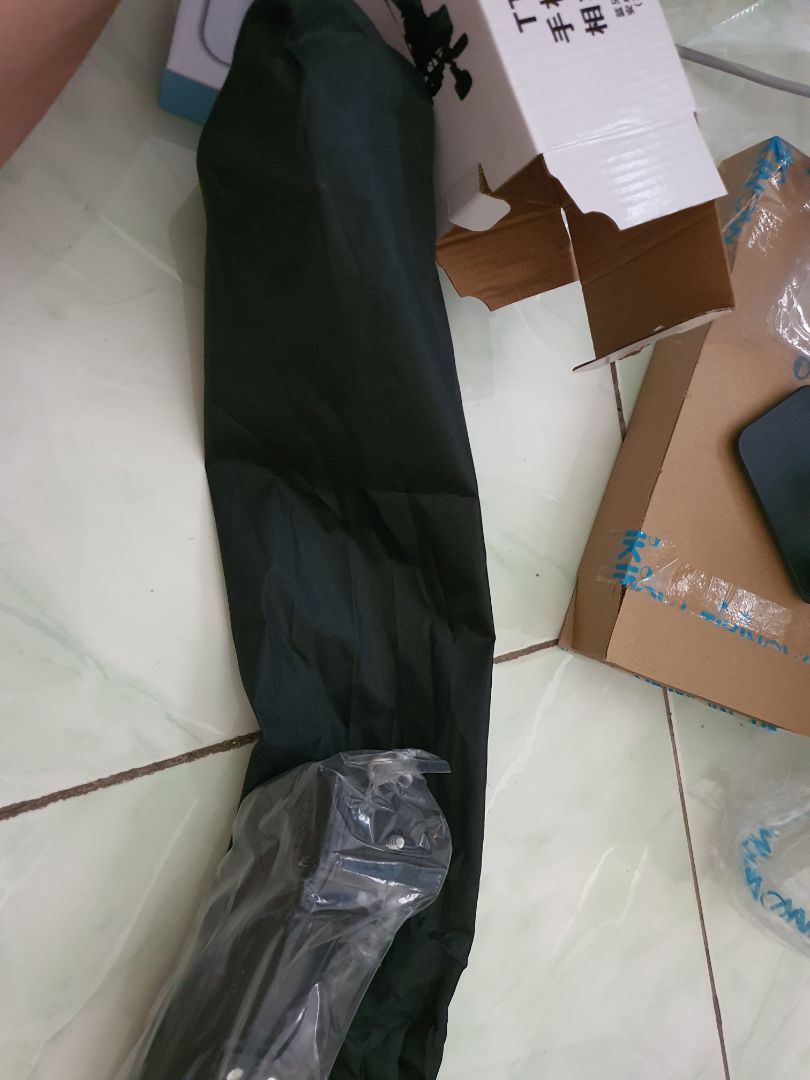 hàng đóng gói chắc chắn, kĩ càng, giao hàng nhanh
tripod chắc chắn, mình đã từng mua ở nhiều chỗ nhưng chỗ này khá tốt
mình nghĩ tripod cao khoảng 1m4 nha