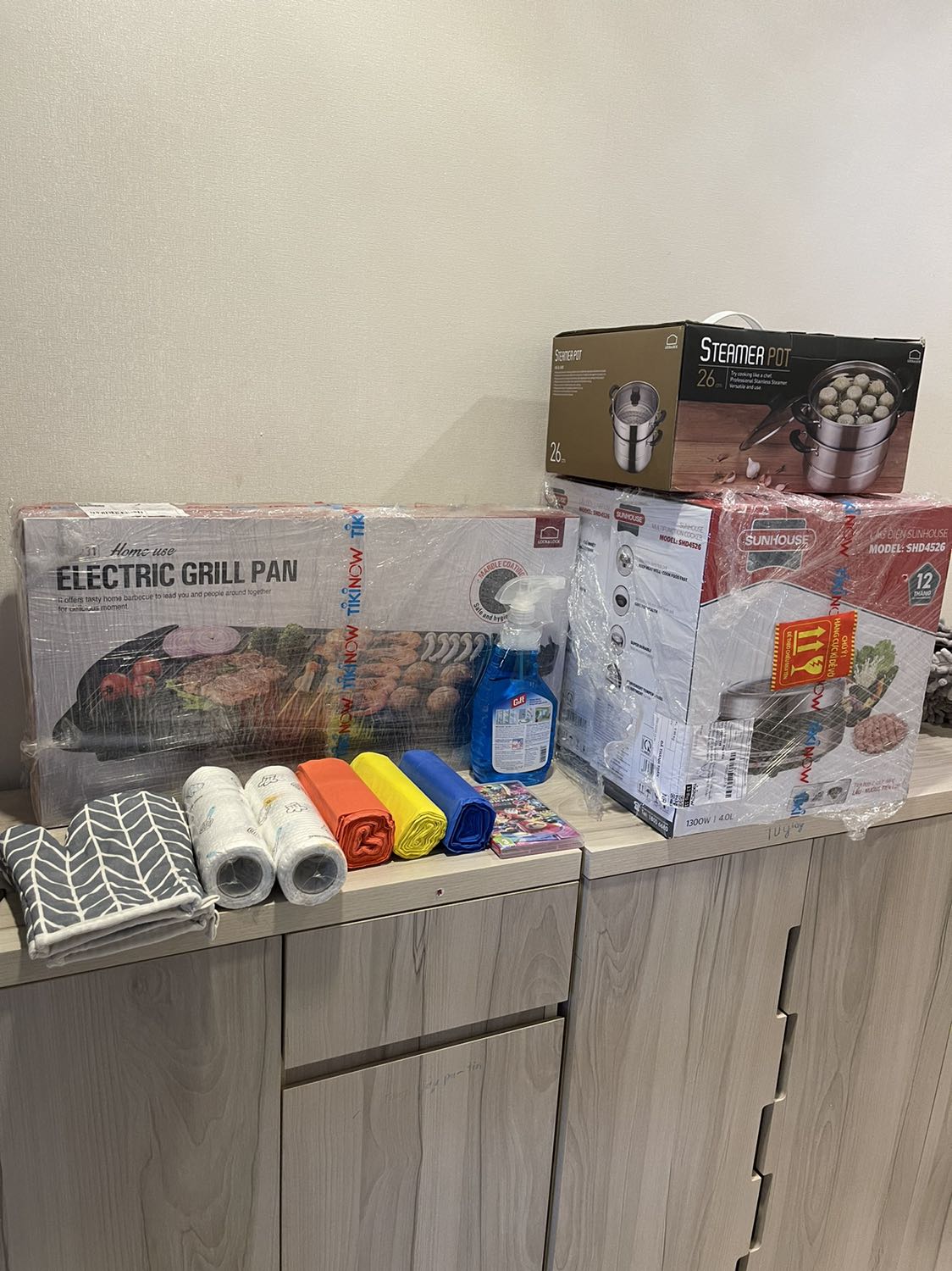 Giao nhanh, sản phẩm nhìn sang, chưa  dùng nên chưa đánh giá dc,  nói ching là đẹp, đóng gói kỹ