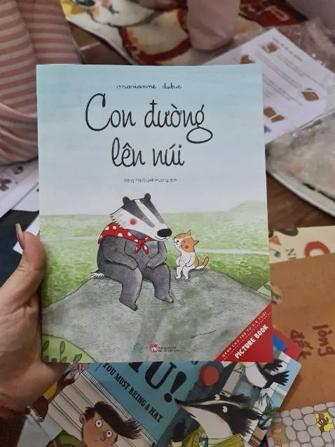 Cuốn sách rất hay,.giấy đc in ấn rõ ràng đẹp mắt. Câu chuyện có ý nghĩa.