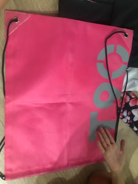 Sản phẩm như hình, thun ko bị ra màu, co tặng 1 bao balo để đồ bơ. iShop có hỗ trợ đổi size nhưng địa chỉ khó tìm.