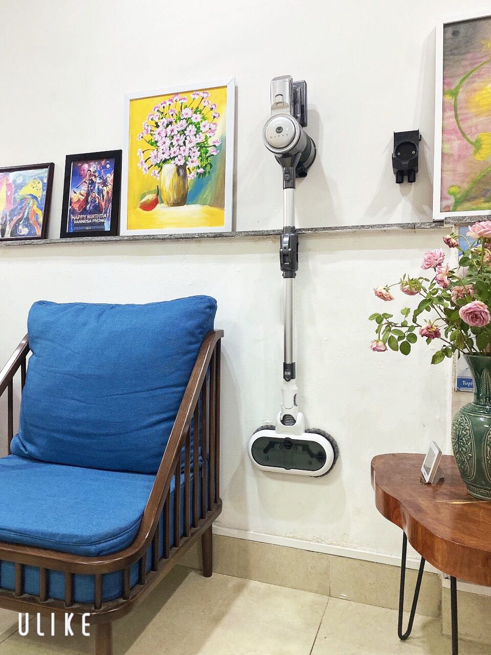 Giao hàng nhanh. Đóng gói cẩn thận, rất kĩ. Máy lắp ghép đơn giản, mình đã dùng thử máy hút rất tốt, lực hút mạnh, đa dạng nhiều đầu hút. Kết hợp cả đầu lau nhà luôn, lau sạch, mình mua còn đang được tặng thêm nước lau sàn nữa 🥰🥰.
Thiết kế có thể gập gãy được, rất dễ di chuyển hút dọn dưới gầm ghế, bàn mà ko cần phải cúi người. Sp đi kèm theo cả giá treo rất tiện và gọn luôn.
Đáng đồng tiền bát gạo, rất nên mua 😍 
Cảm ơn Shop đã tư vấn nhiệt tình.