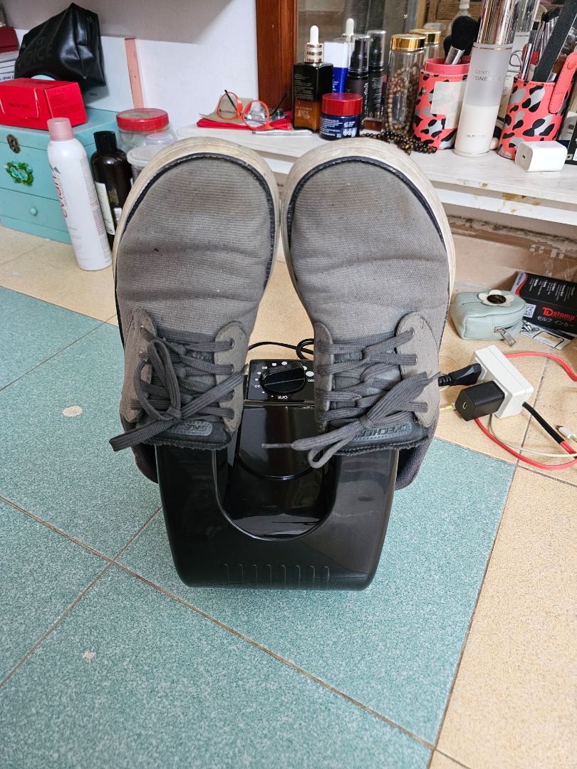 Khá ổn nha...ngoài việc không có công tắc tắt mở nguồn ra thì dùng cũng ổn và dùng sấy khô được cả nón vải luôn...