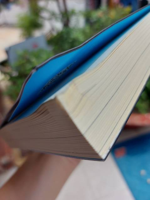 Sách giao bị gãy góc, nhin rất khó chịu