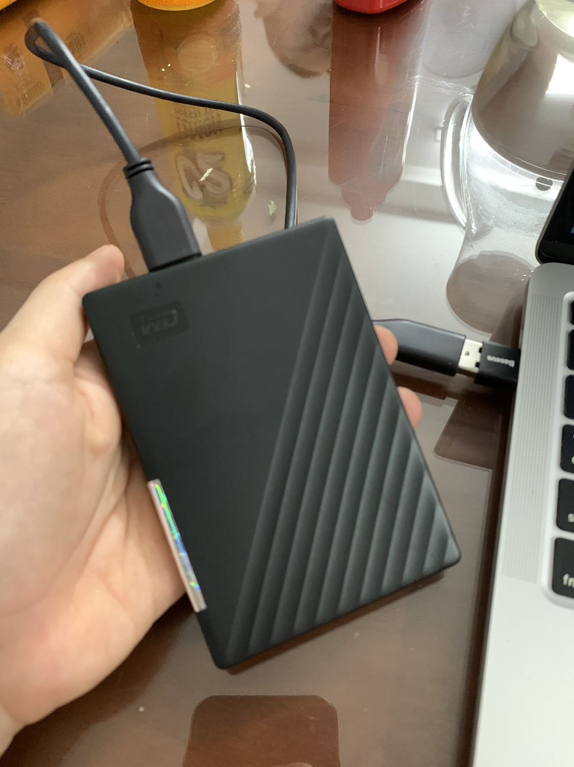 Mọi thứ đều tốt. Trừ cái nắp vỏ hộp có đường lằn như đã bị mở ra, và tem bảo hành dán trên ổ cứng có 3 lỗ như kim châm (vì người bán không mô tả gì về vấn đề này nên mình mặc định đây là vấn đề của bên bán). Rate 3 sao.