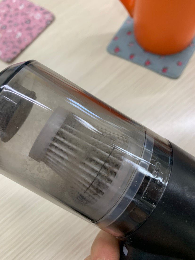 Máy gọn, đầm tay, luồn lách được nhiều ngõ ngách. Dùng một thời gian thấy ổn, lực hút mạnh. Ổn trong tầm giá.