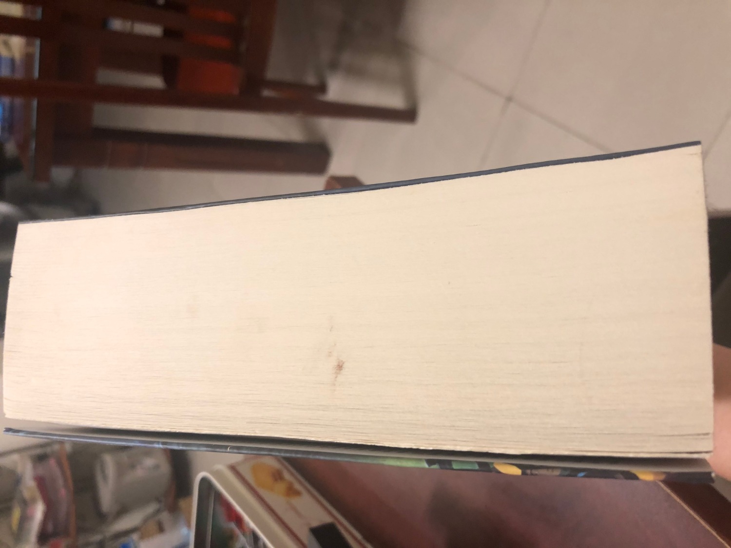 Gửi Tiki
Tôi đã nhận được 4 cuốn sách Harry Potter 1-4, tuy nhiên, cuốn 2,3 có bọc kính cẩn thận, cuốn 1 bọc kính bị rách tung ra khỏi sách, tập 4 yêu cầu tiki đổi lại cho tôi, lý do: 
1; sách không có  bọc giấy kính bảo vệ bên  ngoài
2: Sách bẩn, cắt xén không tươm tất
3: Sách in lỗi, bìa và các trang trong không phẳng phiu
Xin xem hình đính kèm. 
4: các cuốn tôi thấy in giấy màu hơi tối xỉn