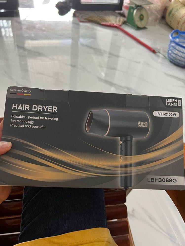 Shop chuẩn bị hàng nhanh. Máy rất đẹp luôn ạ. Có 2 chế độ sấy và có cả nút bấm làm giảm đi độ nóng khi sấy