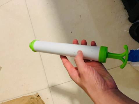 Đóng gói hàng rất cẩn thận, đủ hàng và dùng rất tốt .chưa bao giờ tôi thấy mọi thứ gọn hàng đến thế. cảm ơn shop rất nhìu. Mình mới nhận hôm qua, đánh giá liền sản phẩm này cho shop vì quá thích. Mình nhận là đủ 8 chiếc, đúng mô tả. có điều bơm tay thấy hơi mệt chút nhưng rẻ và rất chất lượng, các bác nào nhà có máy hút bụi thì có thể hút lại nhanh hơn, ko cần bơm, nên cũng nhẹ nhàng. Chăn gối thì dồn vào rồi hút, bỏ gọn vào được chứa đồ được nhiều. mình cứ băn khoăn mấy loại túi hút này, nay cầm tận tay dùng thử thấy chất lượng khá tốt. mình thì thích túi to hơn, để đựng cho nhiều, tuy nhiên mỗi kích thước mỗi size sẽ phù hợp cho từng gia đình, có điều đừng để vật nhọn vào thì dùng có mà bền mãi. Thấy phòng ốc gọn gang hơn, đồ đạc cho vào trong tủ đỡ bị bừa bộn nên khá an tâm!! 
Cho shop 5 sao, tôi sẽ ủng hộ trong các lần tiếp của sp này!