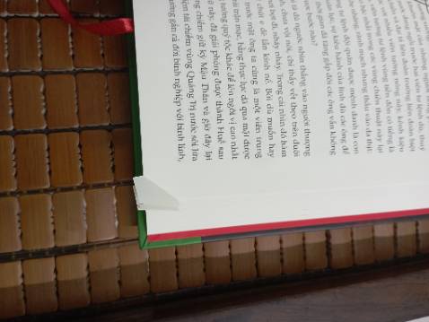 Đóng gói gọn gàng, sách rất đẹp, suýt nữa thì hoàn hảo nếu k bị một lỗi nhỏ