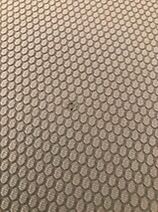 Tiki giao hàng nhanh. Nhưng hàng của shop chất lượng kém quá, lủng lỗ, chất lượng thảm kém như hình. Chất lượng phục vụ cũng kém, nhắn tin hỏi ko trả lời. Đề nghị Tiki + Shop xem lại dịch vụ khách hàng. Tôi rất không hài lòng với đơn hàng này. Cám ơn đã đọc phản ánh và xử lý!