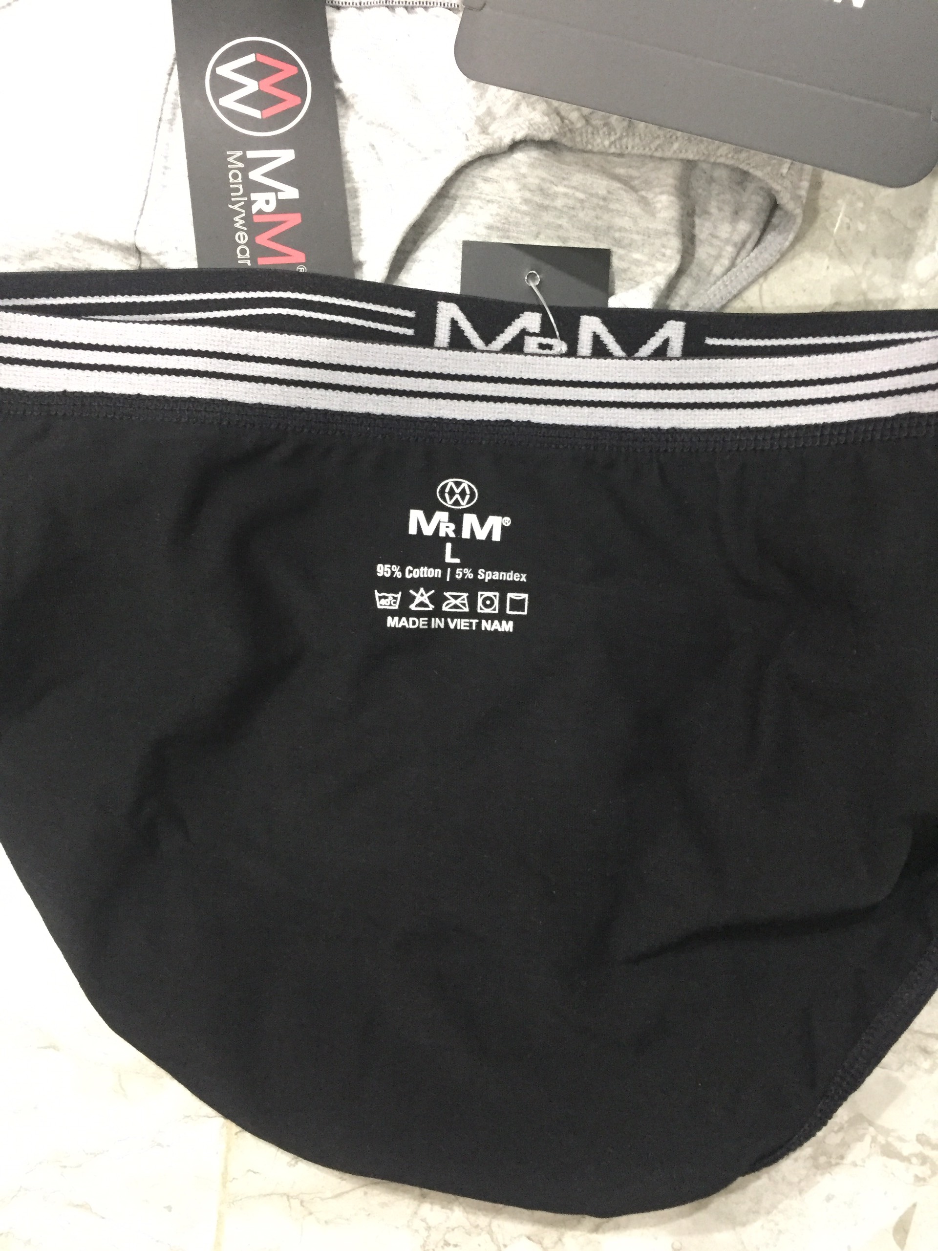 thấy mọi người review nhiều quá, cũng tin tưởng mua luôn cả quần và tất, đúng là không làm mình thất vọng, sản phẩm chất lương tốt đúng mô tả,quần cotton mềm mát, tất thoáng, không hôi chân. sản phẩm tốt, uy tín, ủng hộ trong tương lai thấy mọi người review nhiều quá, cũng tin tưởng mua luôn cả quần và tất, đúng là không làm mình thất vọng, sản phẩm chất lương tốt đúng mô tả,quần cotton mềm mát, tất thoáng, không hôi chân. sản phẩm tốt, uy tín, ủng hộ trong tương lai