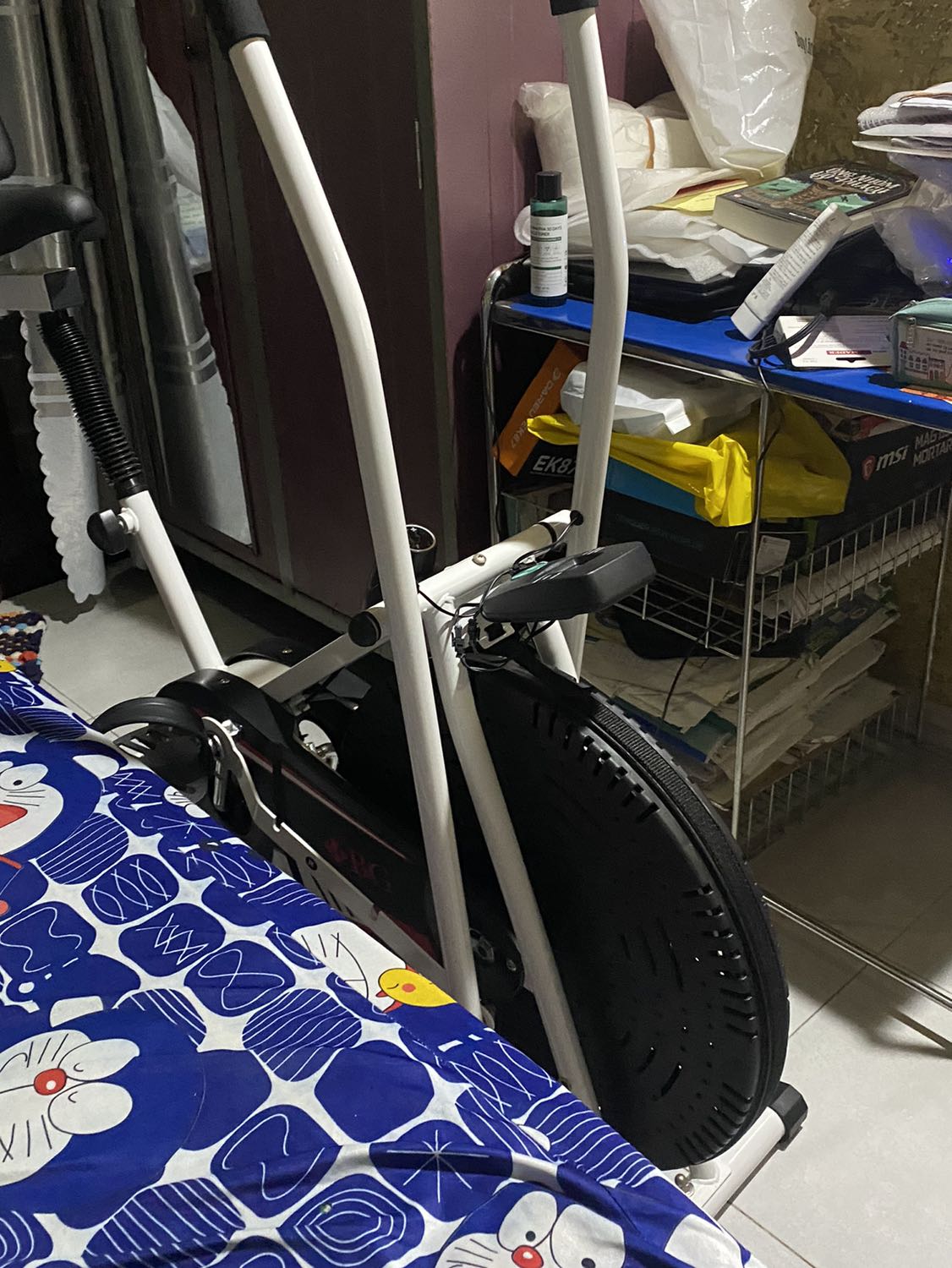 Sử dụng được khoảng một thời gian thì có tiếng động phát ra rất to, to dần theo thời gian sử dụng. Shop có cách nào khắc phục không?