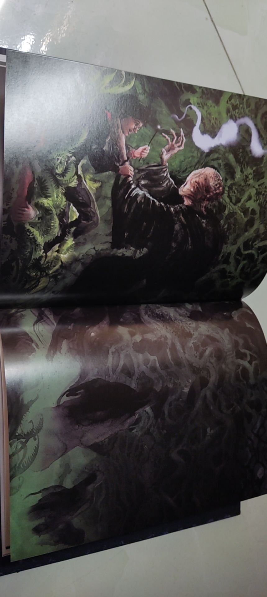 sách đẹp hơn mong đợi. mình mua thì giá chỉ sale tầm 30%. đắn đo lắm nhưng vẫn mua vì HP mình đã đọc từ năm 10t. giờ cũng hơn 20 năm rồi. mình mua bản màu để sau này bạn nhỏ ở nhà cùng đọc với mình. tiki giao hàng nhanh.