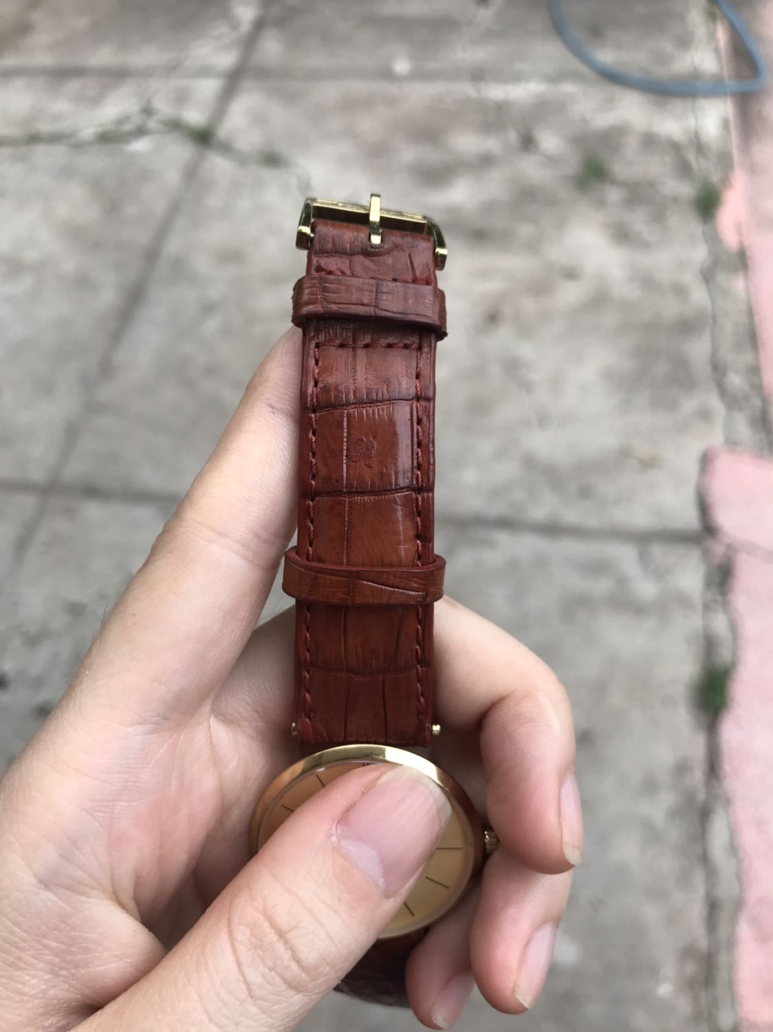 Hình màu nâu đỏ. Hàng màu nâu vàng. Da mềm, dễ thay lắp. Giao hàng nhanh.