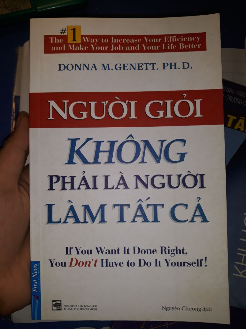 Về mặt hình thức mk có đọc review từ phía m.n nói là cuốn này mỏng.Mk cx ko ngờ là nó mỏng đến như vậy.Lúc đầu hơi shock tí nhưng ko sao tại cuốn sách cx sale 50% lận.
Về nd mk tưởng cuốn sách nói về các cách giao tiếp để thuyết phục m.n làm cho mk nhưng ko phải.Cái ti